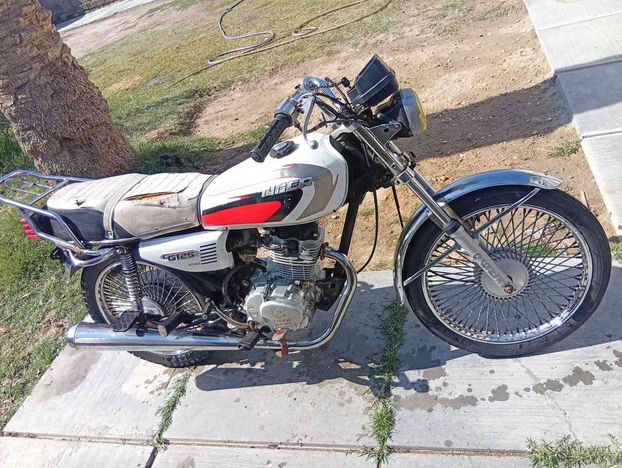 للبيع تايكر ختم سونك اوراق كامله سنكر 
موديل 2021 محرك مفتوح فقط بستم 
كهربائيات شغاله لا يت عالي ناصي هورن بس شاير نقص 
شلعه ومعدل السعر 400 وبيه مجال قليل ***********
