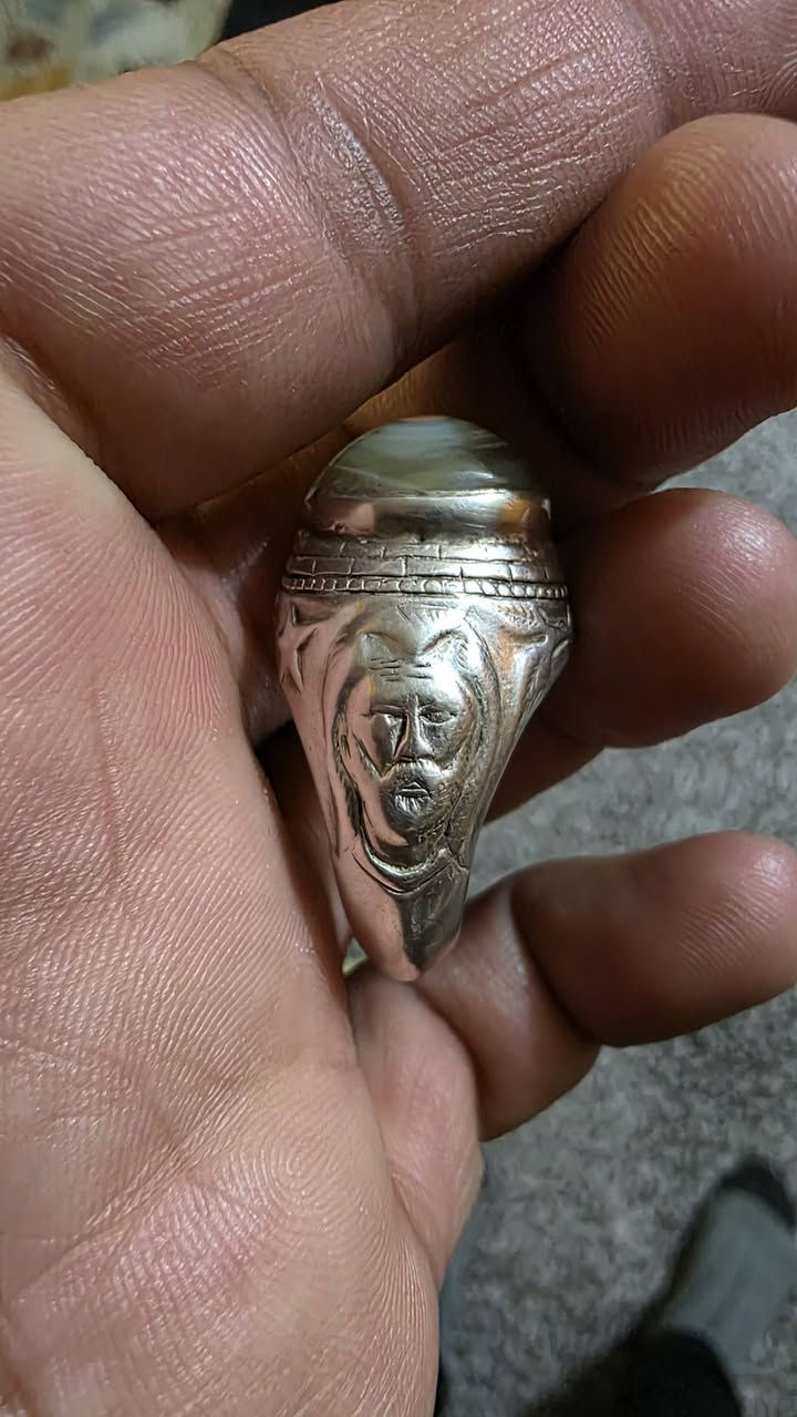 سليماني قديم جدن صياغه ثقيله وزن الصياغه ٢١ غرا ونص قياس الخاتم ٢٠ سعر خاص توصيل لا يوجد مكاني بغداد مدينه الصدر


**إذا كنت صاحب هذا الإعلان وتريد حذفه لأي سبب، رجاءا أرسل رسالة إلى الدعم الفني**