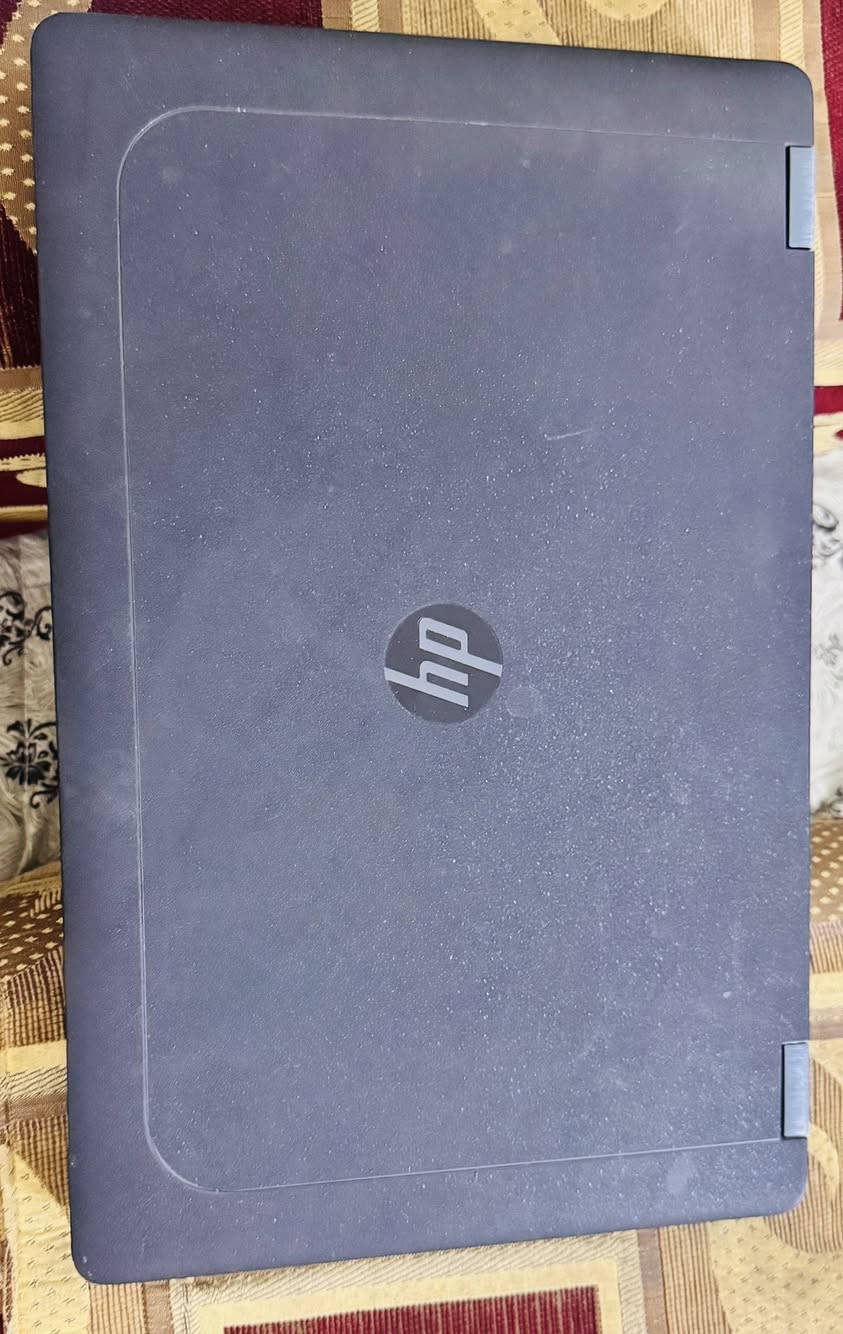 حاسبة HP ZBook 17 G2 (Workstation) غنية عن التعريف، الجهاز نظيف جداً ومخصص للمهام الثقيلة (مونتاج، رندرة، ألعاب، برامج هندسية).المواصفات الفنية:المعالج: Intel Core i7-4810MQ (فئة MQ القوية جداً بـ 8 مسارات معالجة، أداء جبار).كرت الشاشة: NVIDIA Quadro K3100M بسعة 4GB فعلي (يفتح دبل مع الرام)، ممتاز جداً لبرامج Adobe و AutoCAD والألعاب.الرام: 8GB (الجهاز يحتوي على 4 منافذ لتطوير الرام بسهولة).التخزين: SSD 500GB (سرعة فائقة في تشغيل الويندوز والبرامج).الشاشة: كبيرة جداً 17.3 بوصة بدقة عالية مريحة للعين وللعمل الطويل.النظام: مثبت عليه ويندوز 11 برو (Windows 11 Pro) مفعل وجاهز.الإضافات:كيبورد كامل (Full Keyboard) مع إضاءة (إذا كانت متوفرة في جهازك).شاحن أصلي.البطارية بحالة ممتازة.سعر خاص


**إذا كنت صاحب هذا الإعلان وتريد حذفه لأي سبب، رجاءا أرسل رسالة إلى الدعم الفني**