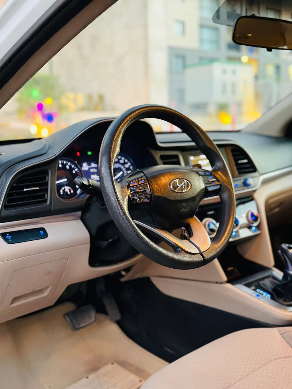 السلام عليكم النترا موديل ٢٠١٩ امريكي حادثها جاملغ مبدل وبنيد وبيها باب كلير من امريكا  مواصفاتها عاديه كير اي تي ام المرغوب كير ومكينه نظيفات سعرها ١١٨ $ رقم تليفوني الشراي يتصل ***********
