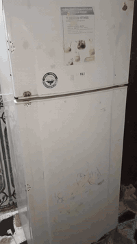 السلام عليكم ثلاجه كبيره للبيع نضيفه سعره ١٥٠ العنوان بغداد الحسينيه الراشديه  ***********
