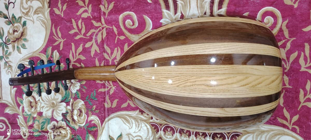 عود صناعة عراقية الصوت روعه شرط الفحص عنواني البصرة ابي الخصيب *********** السعر 600 وبي مجال
