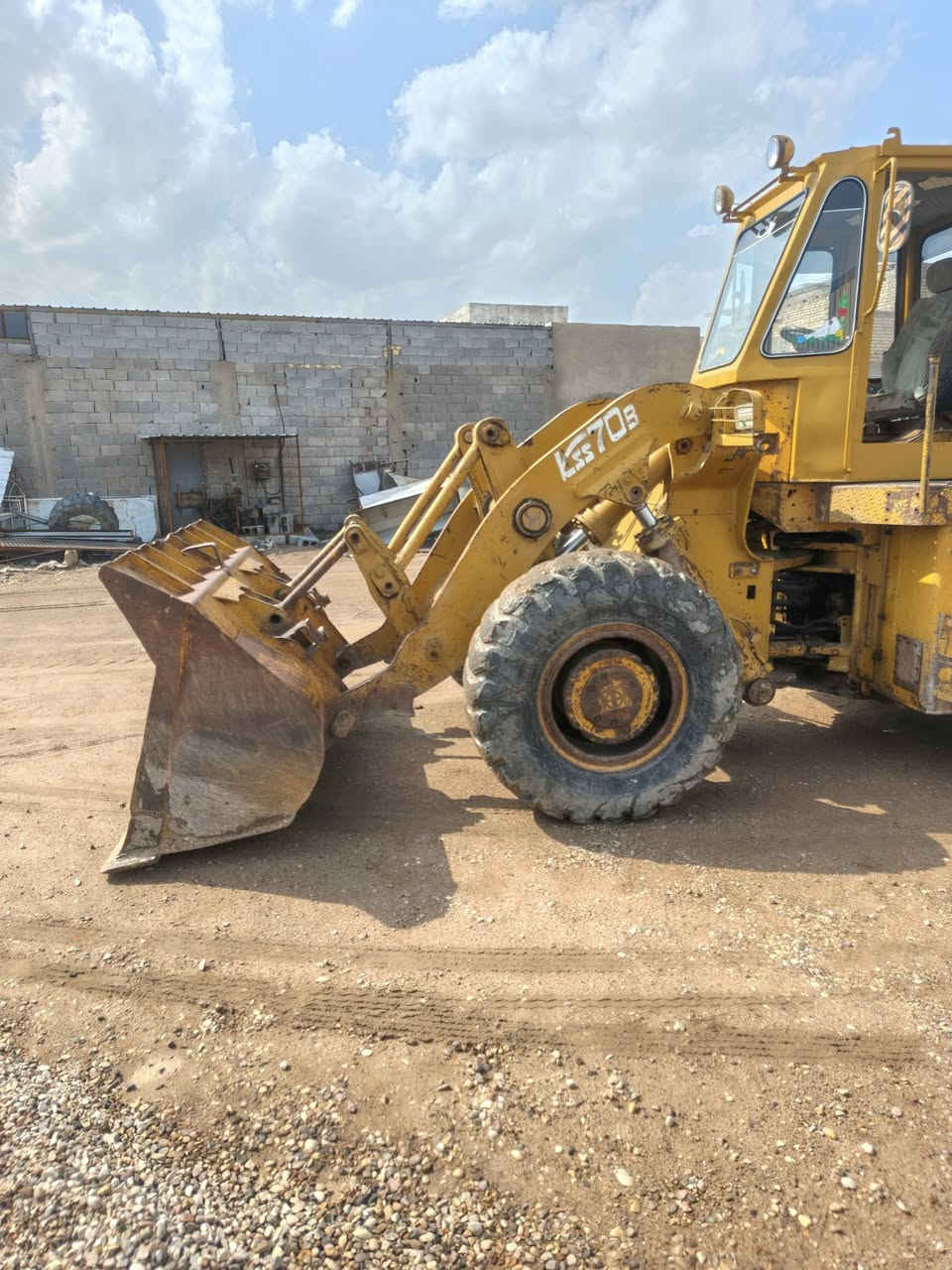 السلام عليكم للبيع شفل حجم 70 موديل 83 جاهز للعمل رقم الماني تحويل***********
