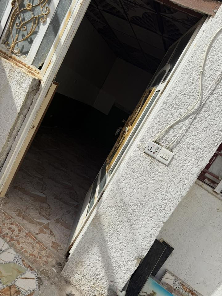 بيت ١٠٠ للأيجار
كامل من كل شي غرفه ومطبخ وكلدور وصحيات داخليه وخارجيه
/ حي الجزائر /البو عليان
للأستفسار 
***********
