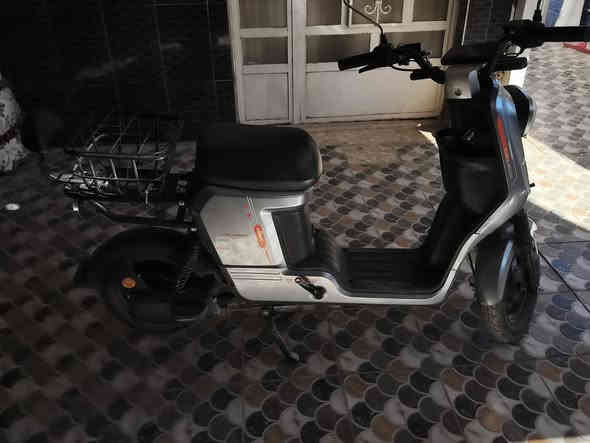 بسم الله الرحمن الرحيم 🌷
بايسكل شحن 🔋⚡
النوع: R9
الشركه: MR. KOREA
عدد البطاريات: 5 ~ 16فولت ونلي ليثيوم
عدد النمر :4
السرعه:99
الحاله: مستخدم  صارلي شهرين من اشتريته اروح بي للمدرسه واجي
المواصفات: فول 1/1
 بريكات دسك امامي وخلفي ~ بصمات 2 وسويجات2 وكارتات2
وبلوتوث
ملاحظة: السله اني حاطها وره والكشن الوره موجود 
السعر💵:530 الف وبي مجال
للاستفسار : ***********
الموقع : بابل
