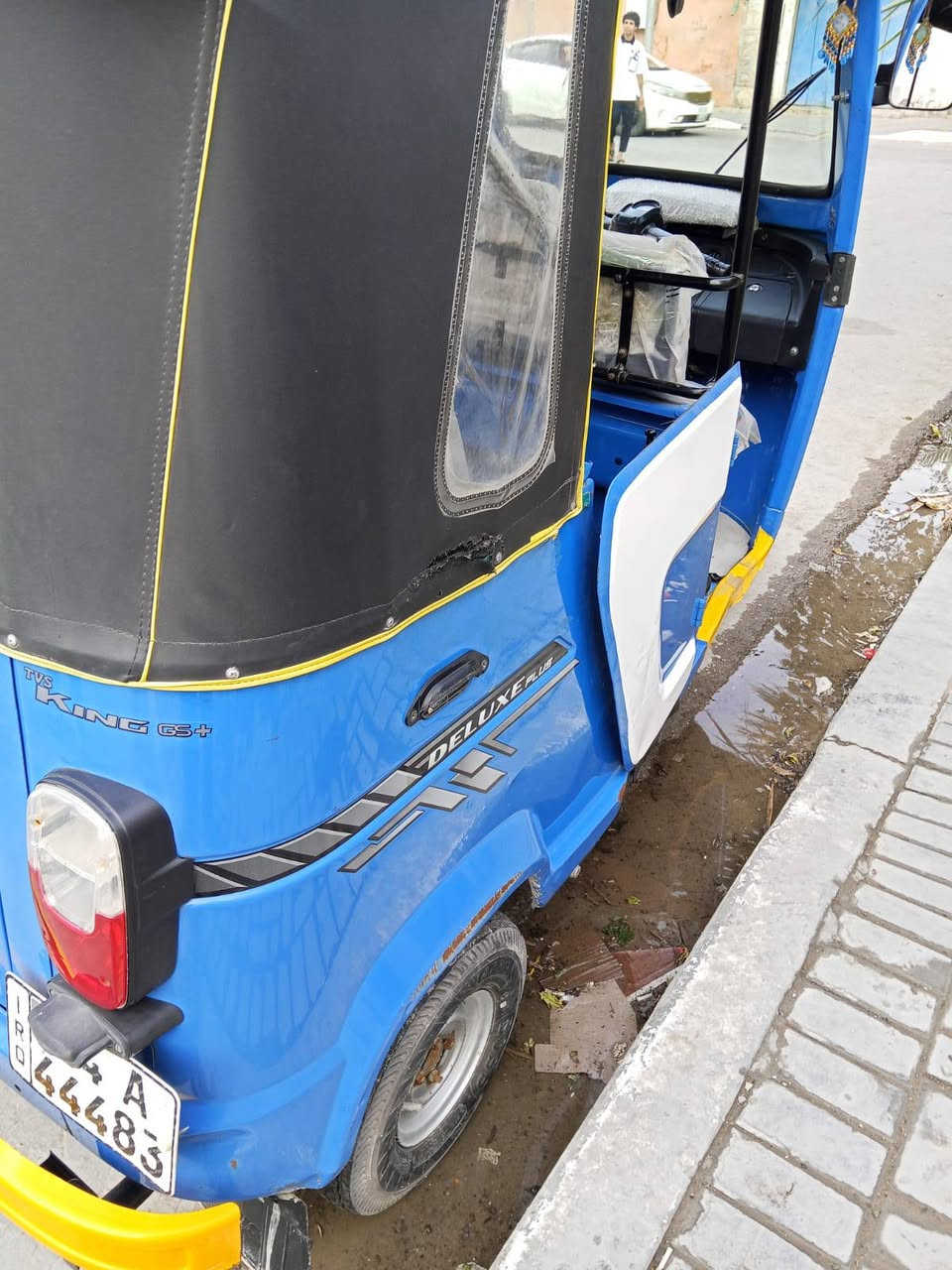 سلام عليكم تكتك البيع 23 شهر السابع 
كفاله عامه 
مكينه 
الصبغ 
الضربه 
البارد 
مكاني القبله 
السعر 9وربع وبيها مجال حك الجيه
***********
مكلف بل نشر
