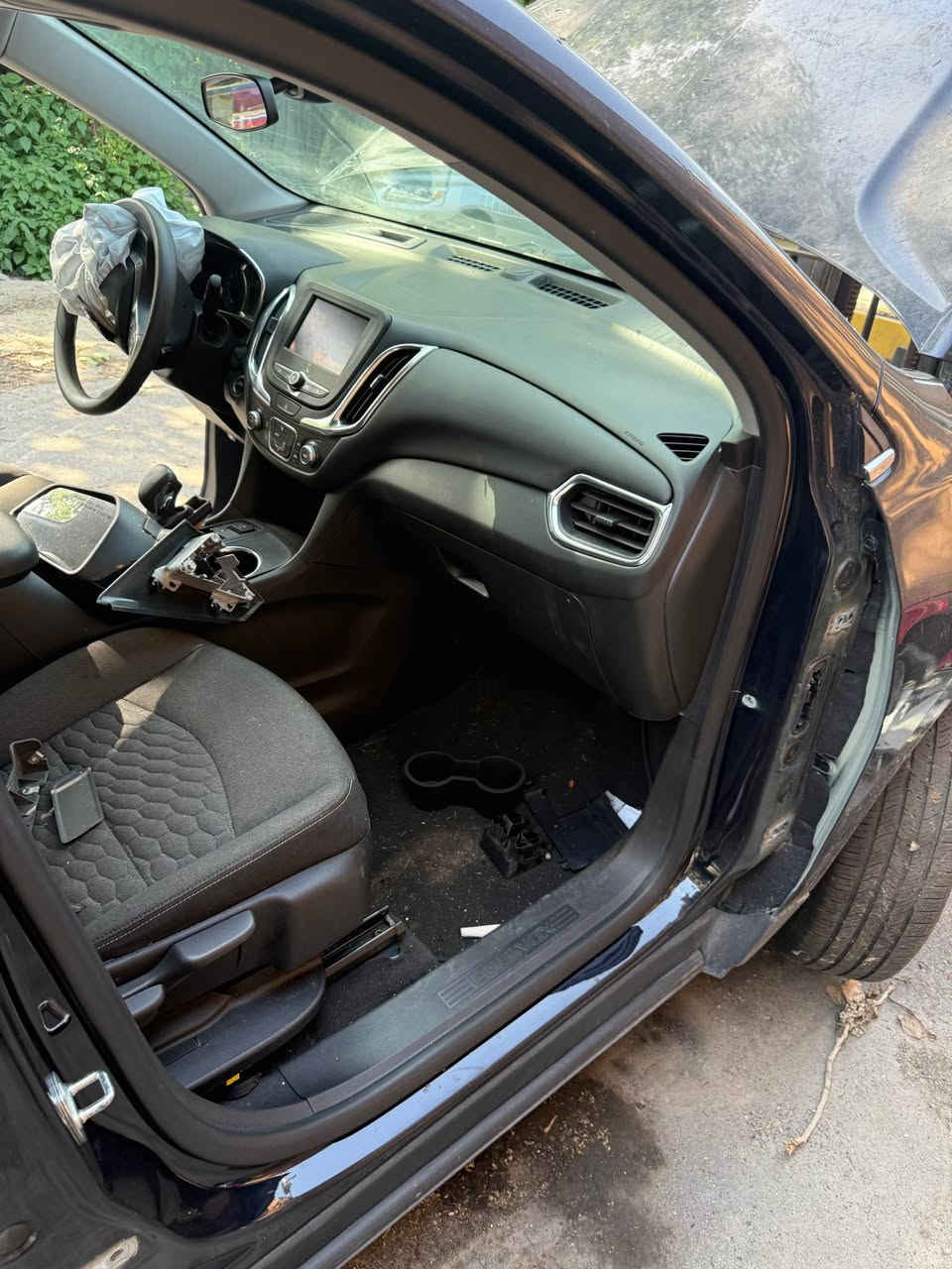 Part out 2021 Chevy equinox  
Paint code 328E Dearborn Heights, MI


**إذا كنت صاحب هذا الإعلان وتريد حذفه لأي سبب، رجاءا أرسل رسالة إلى الدعم الفني**