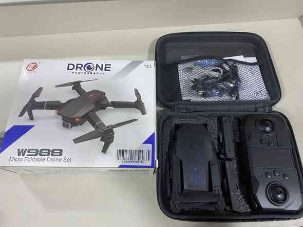 درون
درون جديدة للبيع 
دبل كاميرا 
تحكم بـ الموبايل 
3 بطاريات مشحونات 
مراوح احتياط + درع للمروحة
يجي داخل جنطة حلوة ومرتبة 

متوفر توصيل 

واتساب ***********
