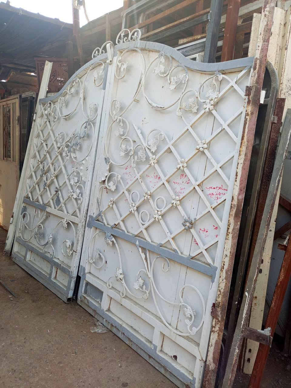 #للبيع  باپ طلاقتين   العرض  مترين و٧٥  مع الجراجيب والارتفاع   مترين و٣٠ الظهر  بليت  حديد ثقيل ونظيف جدا   @ مكاني  بغداد الغزاليه  ويوجد توصيل    ***********
***********
