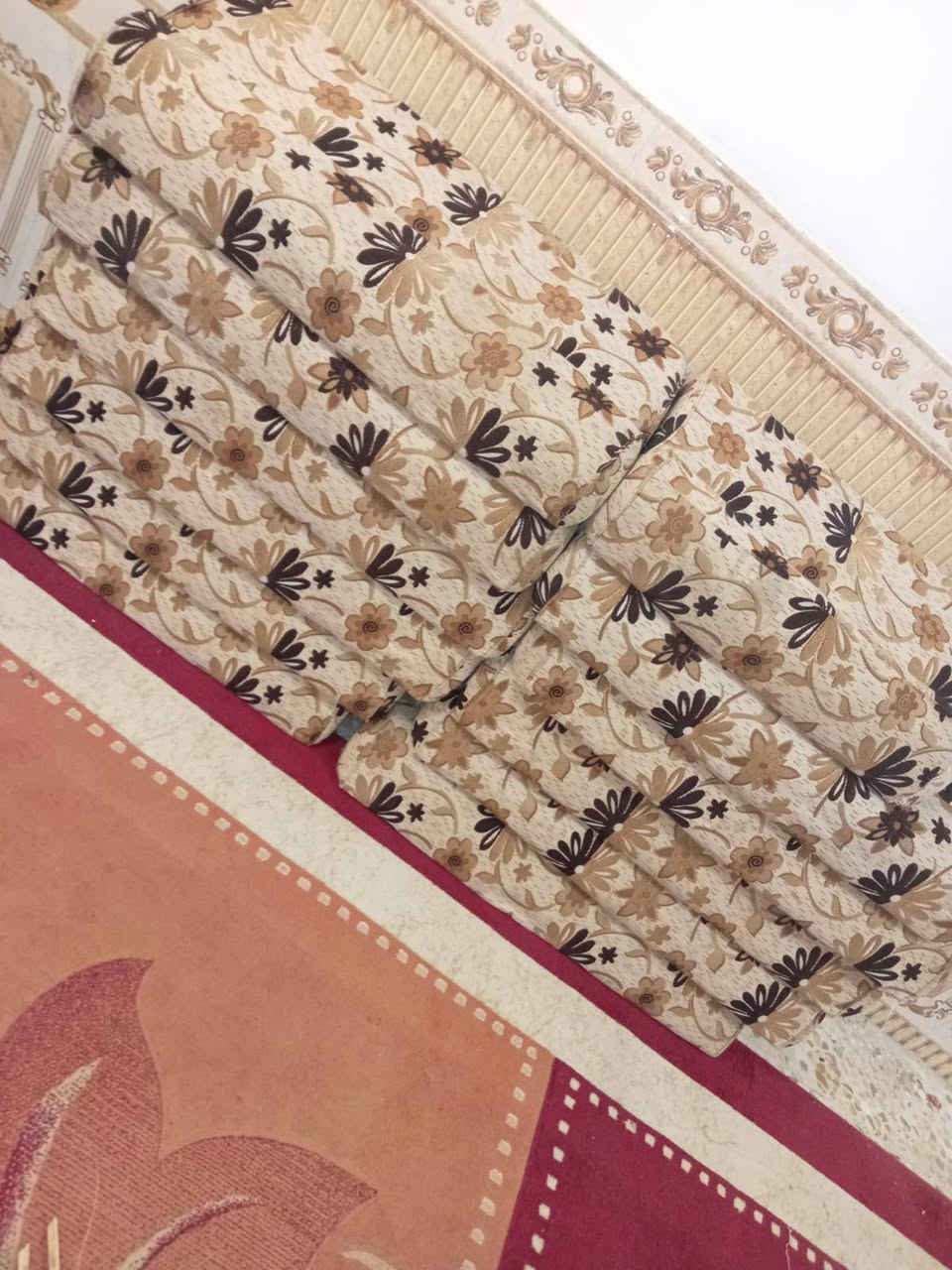 ديوان مستعمل نضيف ومرتب للبيع
***********
