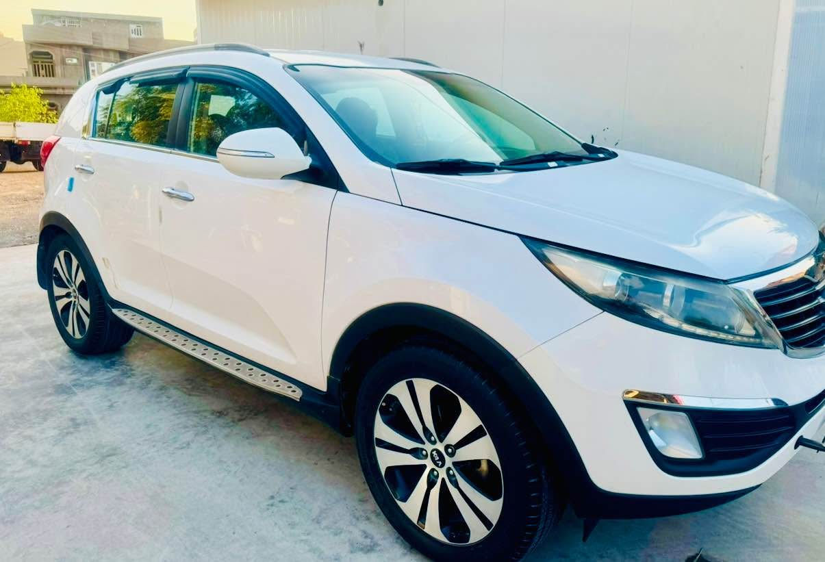 کیا سپۆرتاج 
مۆدیل ٢٠١١  سپی بەفری بێ بۆیاخ  لە سفرەوە لای خۆمانە لە ٢٠١٢ راکێشراوە زۆر پاک و خاوێنە هەموو گیانی لەسەر شەریکە ماوەتەوە ١٧٥ هەزار رۆشتوە بورغوی بانەدراوە مالی دۆستە مواسەفات کوشن کارەبای ویل کرۆم ئاوینە ئیشارەت و شەفت ABC دەسک نەکیل و بلاجکتۆر ...هتد
نرخی ١٥٢ گەلا 
0770 198 08 14 السليمانية, العراق
