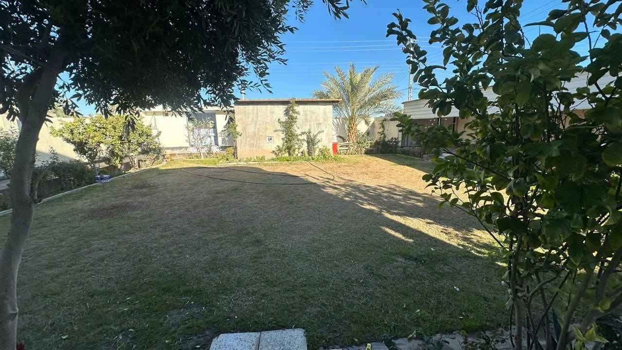 السلام عليكم
مكلف بالنشر بيت للبيع 
مساحة الأرض ١٢٥٠ يعني نص دونم 
المكان البذياب جزيرة الرمادي قرب مدرسة التعاون 
للاستفسار 📞 ***********
