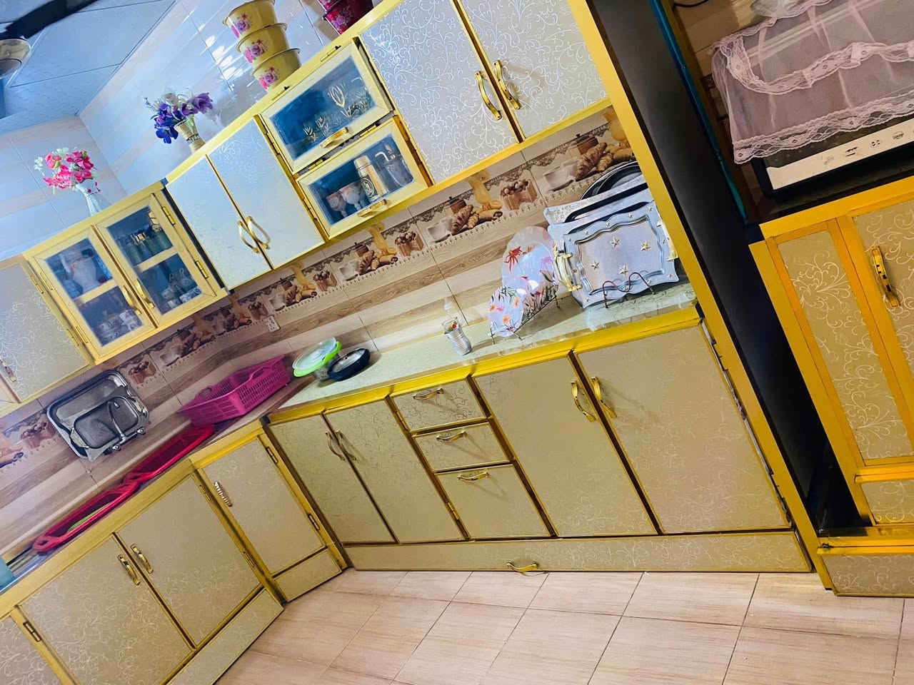 السلام عليكم
بيت للبيع في ابي غريب حي الزهور ( البيطره ) قريب ع السوق 

ملك صرف 
بالسند 290 متر 
واقع حال اكثر من 400 متر 

للتواصل مراسله الصفحه او الاتصال ***********
