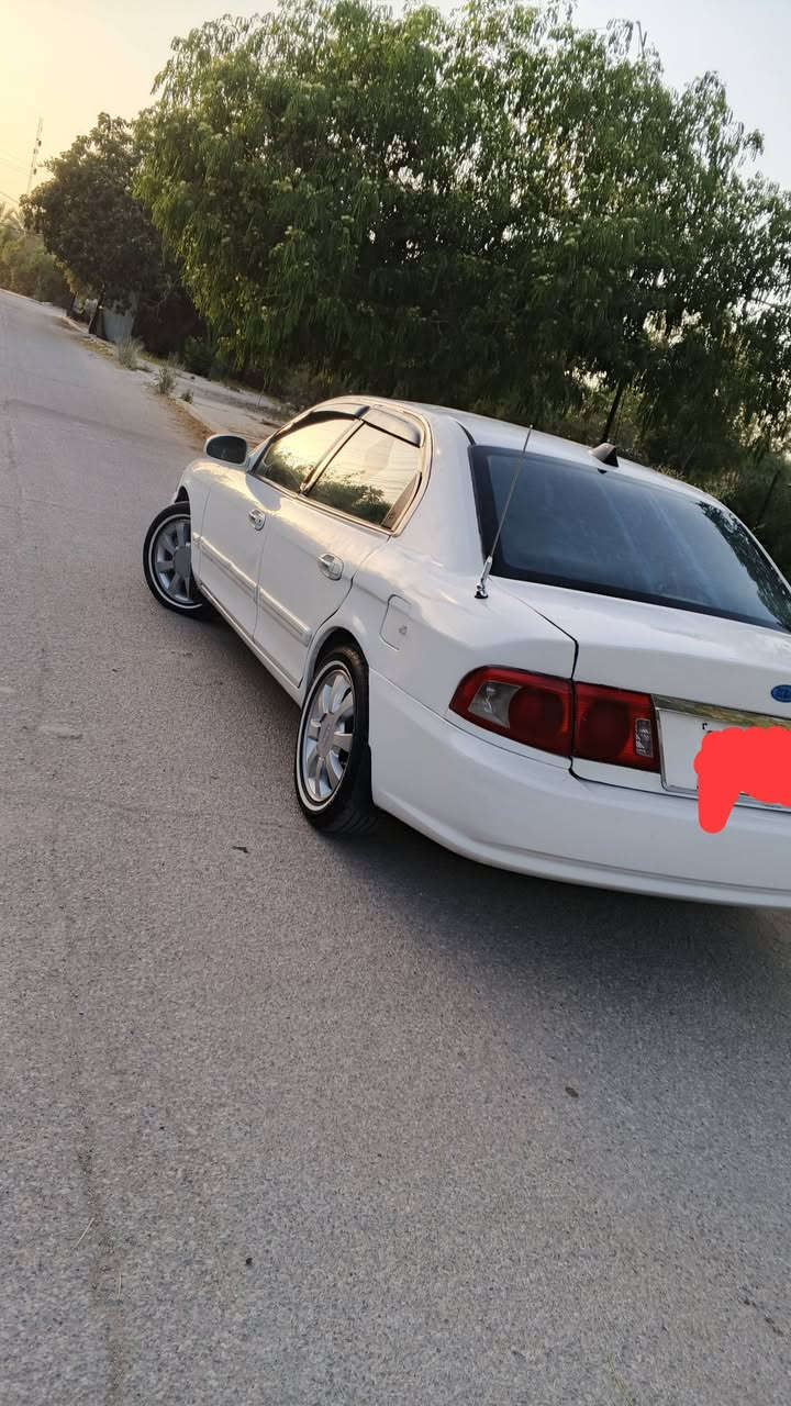 السلام عليكم البيع موديل 2004 ورد مريكي بيه الجملغ الخلفي فقط بدون دواخل محرك 2700 وكير وتبريد مكفولت تخم تاير جديد باتري جديد السياره جاهزه كهربايات     كله شغال مكاني بابل السياره كله ليبل واحد رقم بابل شرط التحويل السعر 60 وبيه مجال مامتوجد عله فيس ***********
