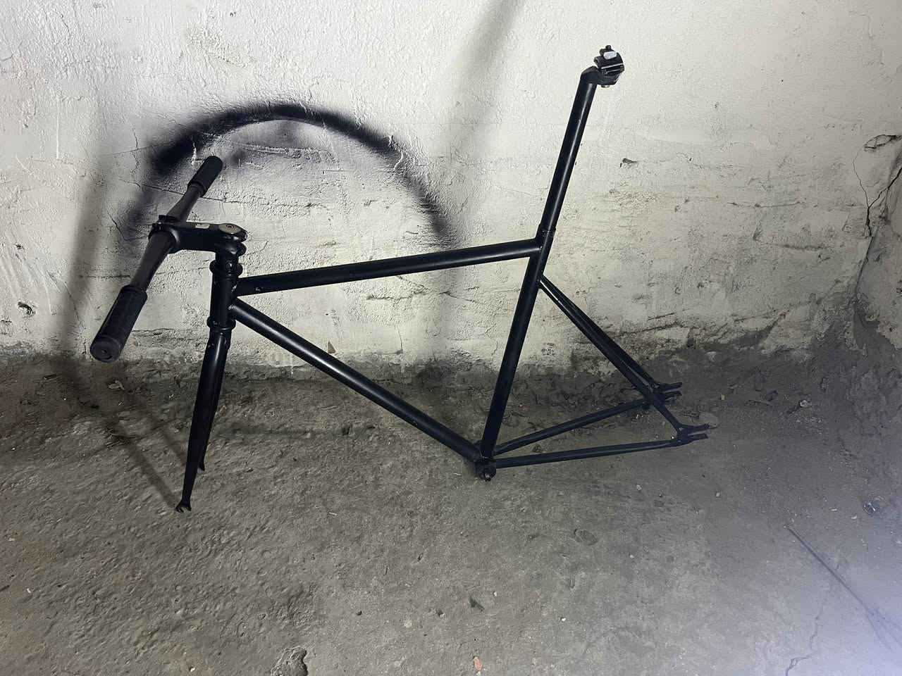 السلام عليكم 🫡 

متوفر فريم فكسد كلاسك

‏مع ركبه و￼￼ستيرن￼ و بوري سرج

‏واير دفن

السعر50وبي مجال

مكاني بغداد حي تونس 

رقم ***********
