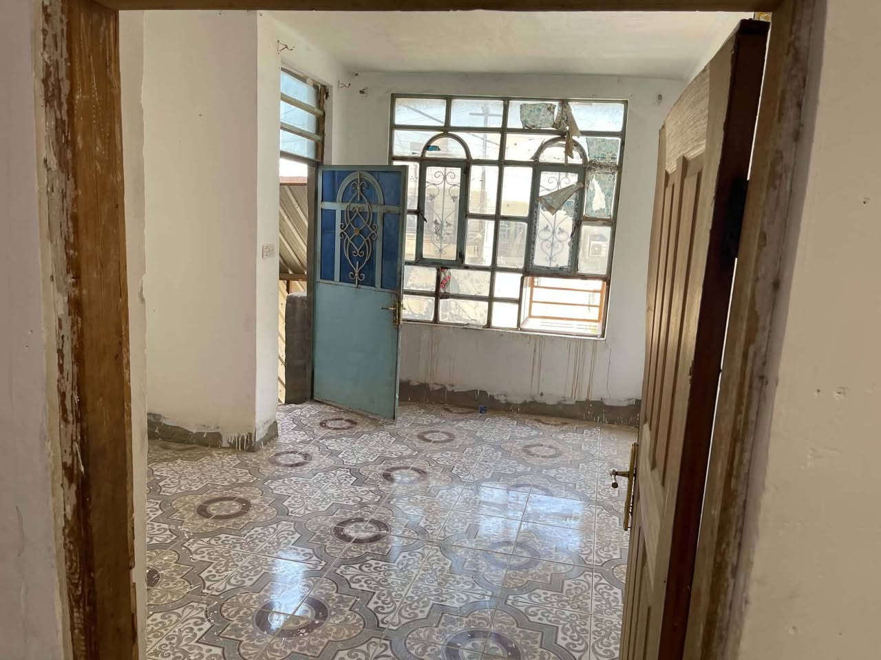 شقه الايجار 🏠 طابق ثاني 

يحتوي على غرفه  نوم واستقبال وكنيدور ومطبخ وصحيات وسطح 

الموقع 🌏قرب مستوصف حي الامام  قيمه الايجار  225

الاستفسار الإتصال بالرقر  ‎***********متوفر واتساب
