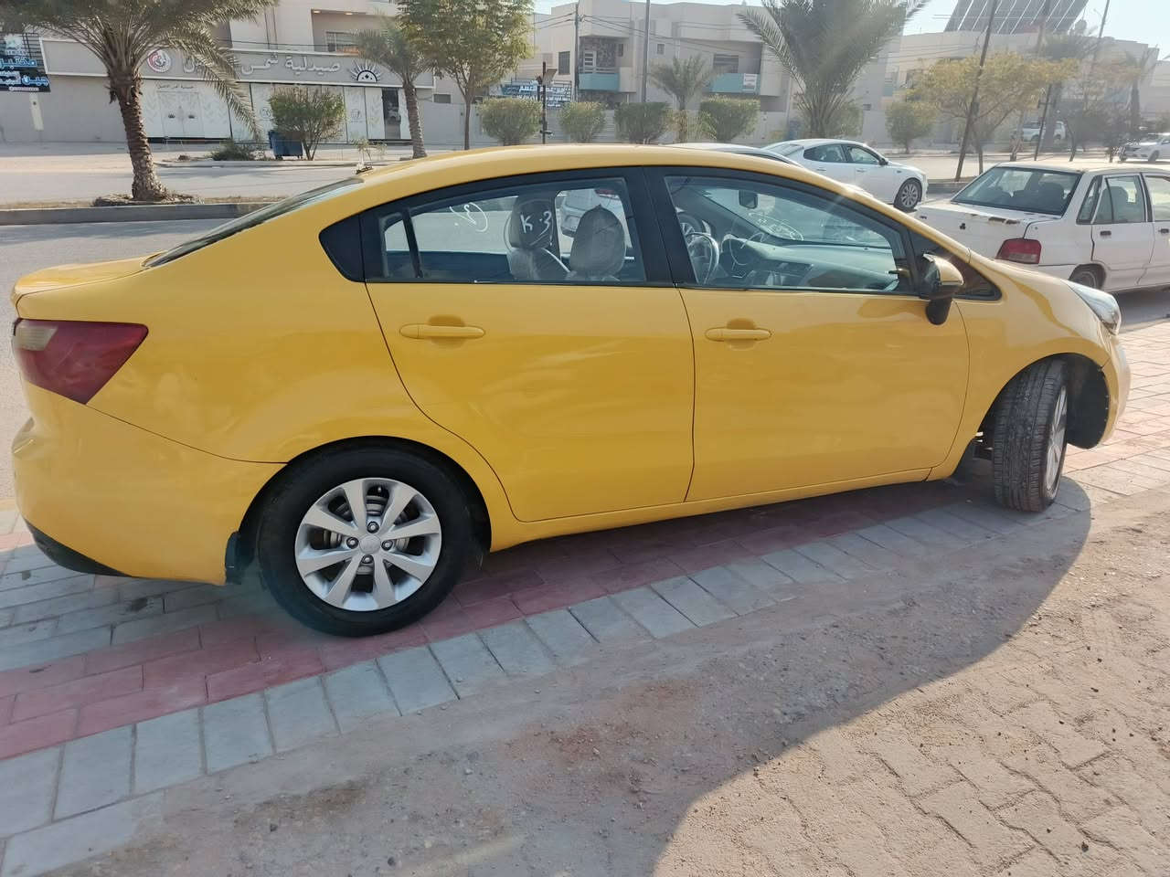 سلام عليكم كيه ريو مديل 15خليجي محرك 1600
بيها بارد جاملغ ايمن واايسر 
ما بيها أي ضرر غير إلي ذكرتهن حداديه جديده محرك وكير وين ميعجبك اطلع وفحص  رقم بابل بااسمي مكانها بغداد قرب كمارك أبوغريب
 سعر 80 
رقم الهاتف يوجد واتساب ***********
