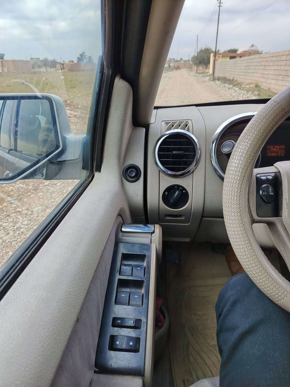 ف
ورد اكس بلور موديل 2007
للبيع او المراوس مع كورلا او كامري 
الاستفسار  ***********
