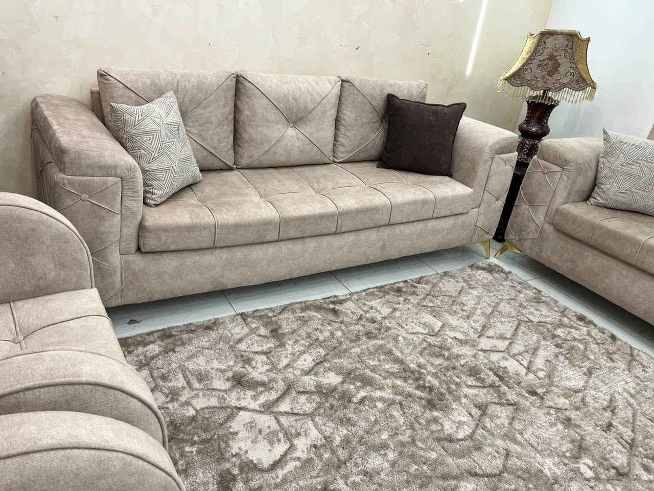 🛋️✨ طقم كنب كابتنه فخم – 7 مقاعد ✨🛋️
طقم كنب أنيق يعطي فخامة ولمسة راقية للصالون، تصميم كابتنه مميز وألوان هادئة تناسب أي ديكور 🤍
🔸 7 مقاعد مريحة 
🔸 هيكل خشب  سويد  قوي ومتين 🌳
‏أسفنج دلوب 
🔸 طبقة بوليستر لراحة إضافية
🔸 قماش فاخر وناعم ✨
🔸 استخدام بسيط جداً
🔸 بدون خدوش – بحالة الوكالة ✔️
📍 متوفر خدمة معاينة عمان, محافظة عمان


**إذا كنت صاحب هذا الإعلان وتريد حذفه لأي سبب، رجاءا أرسل رسالة إلى الدعم الفني**