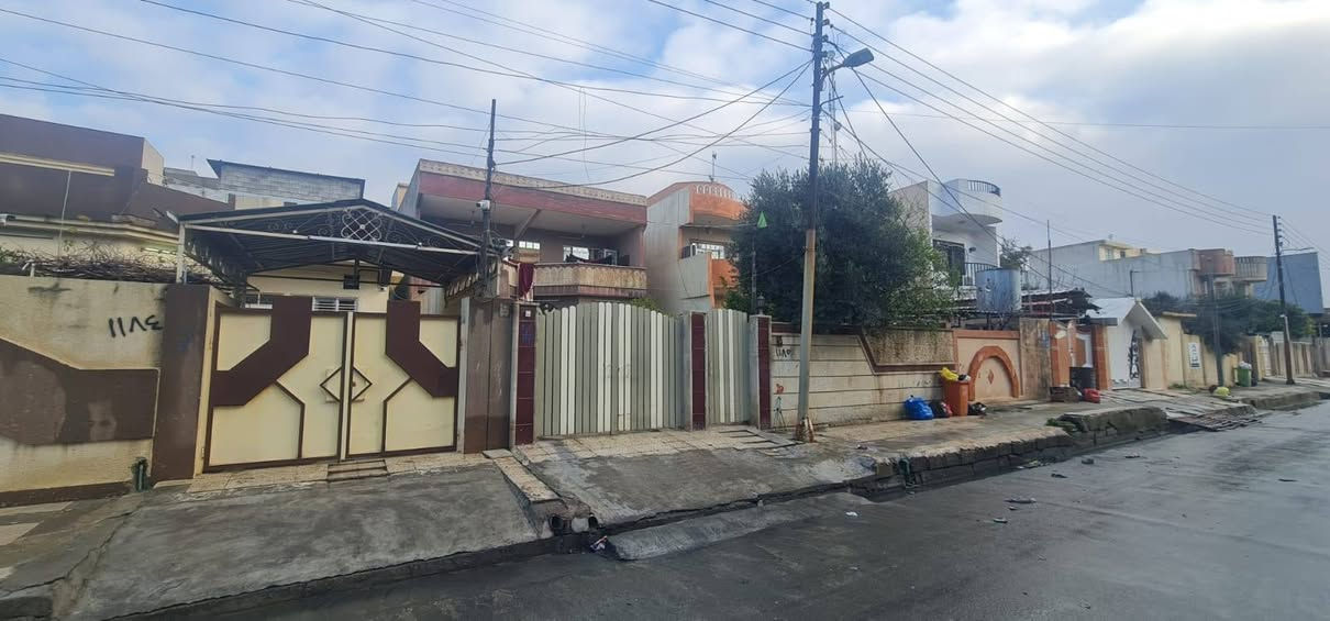 للبيع ...للبيع 
الموقع حي النور المساحة 400م قريب عالشارع العام سعر المتر مليون وربع للاستفسار الاتصال على الارقام التالية***********
***********
