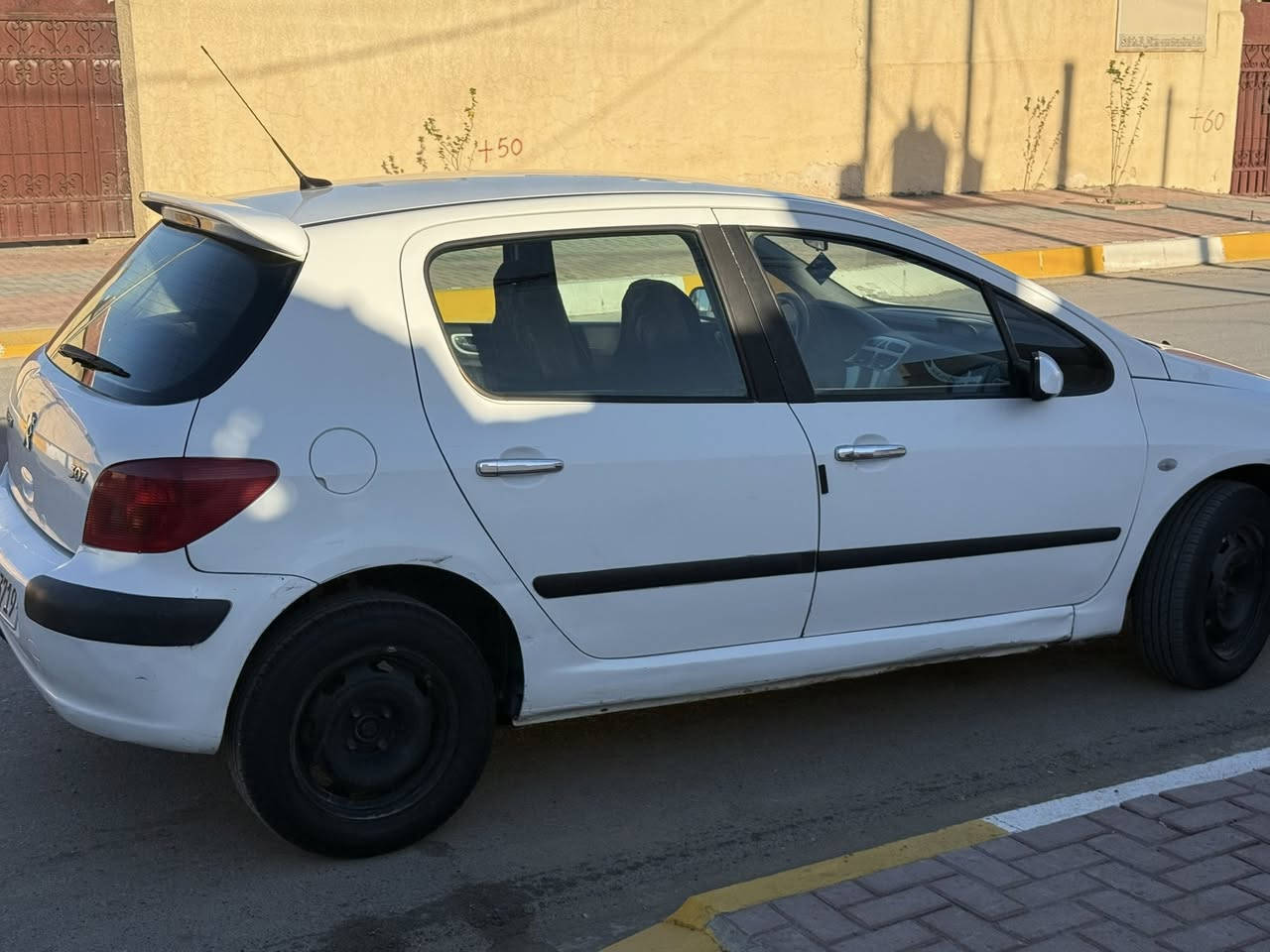 السلام عليكم
للبيع فقط بيجو 307 موديل 2005 
رقم دولي تحويل مباشر 
گير مكينه تبريد تدفئة بشرط 
تبريد انجماد  
صدر وتخم تاير قبل شهر شديته 
الداخل نظيف جداً 
وبالنسبة للگشر بي قطع صبغ ابيع حزام
 والشواصي كفالة  
السيارة بدون جطلات او ملعوب بكهربائياتها 
مكان السيارة تكريت السعر 48 وبيها مجال قليل 

***********
