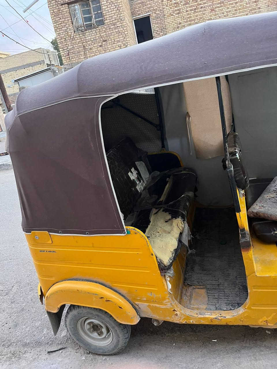 السلام عليكم عيوني تكتك للبيع موديل 2019 شهر 9 مكينه ضمان من التنقيص والتبخير تفحص ترايك وين ميعجبك بيها نواقص بسيطة أمانة الله التكتك مال جناي محتاج واريد ابيع  بيها طخات بسيطة والباقي مكفول تجي وتشوف بعينك تكتك اوراق المصطفى مكاني بغداد حسينية الراشدية سعرها 4250 وبيها مجال بسيط 
للتواصل ***********
