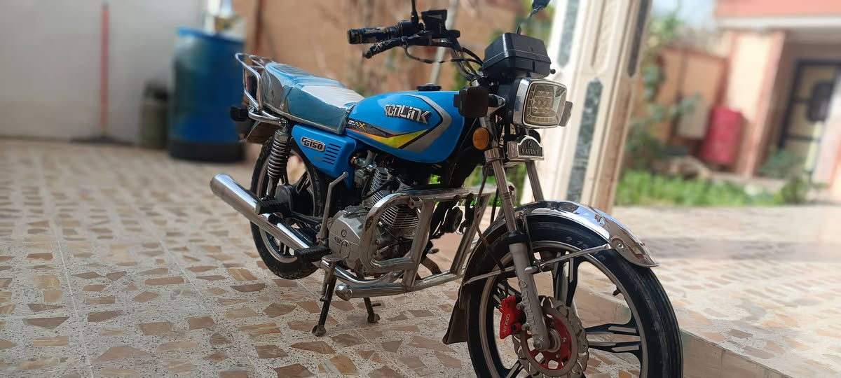 دراجه نوع سويلنك (ايراني ) 
حجم 150
موديل 2023 نشاط خير من الله 
الدراجه نضيفة مثل ما موضح بل صور 
السعر = 700 الف وبيها مجال بسيط 
رقم الهاتف : *********** رقم بي واتس او اتصال 
عنوانه :  القائم ناحية الكرابلة
