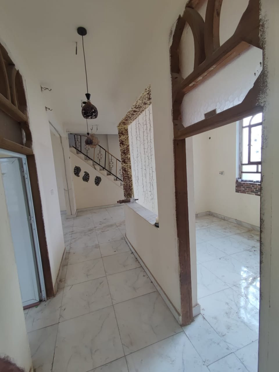 سلام عليكم
شقه مساحه 150 موقع جمعيه مجاور مطعم فوانيس ترهم مكتب او مسكن شقه نظيفه كولش 
الاستفسار :***********
