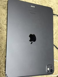 آيباد M4 • ٢٥٦ • بطارية ٩٧%