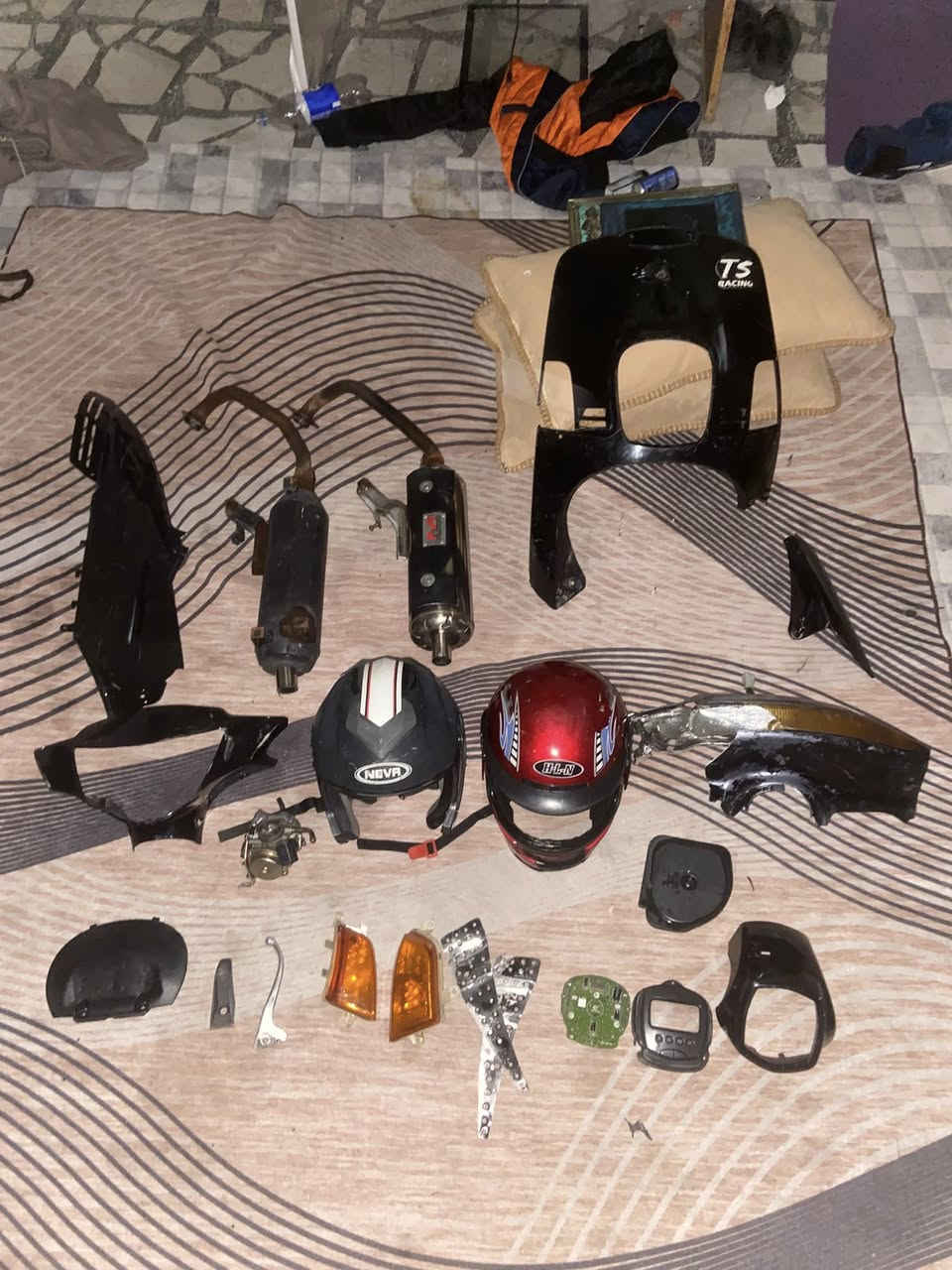 السلام عليكم شباب غراض مال دراجات بوليس وماكس وفراشه ابيع شلعه قيم بل يرضي الله وبيك خير وتدلل مكاني بغداد الدوره شارع 60 نهايت ال 120 ابيع كوم حديد بس الصلنصات مو حديد لان ثنينهن يخبلن واتساب ***********
