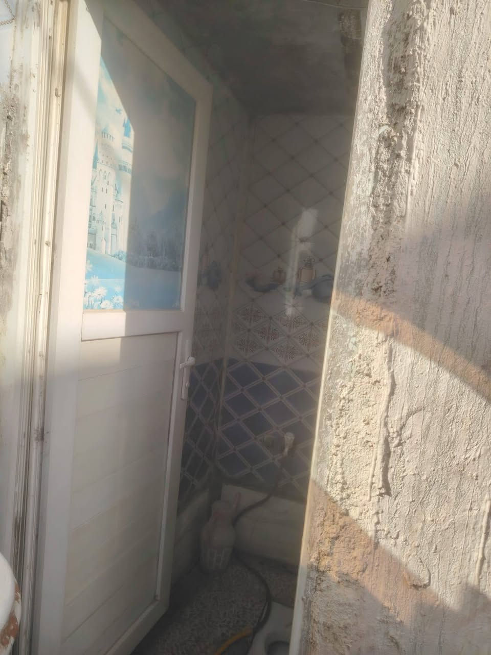 دار للبيع شارع المطار القديم قرب اسواق الأمير 100متر بناء بلوك والسقف عكاده والطابق الثاني غرفتين سندويج البيت يحتوي على تلث غرف وحده جوه وثنين فوك صاله استقبال مطبخ السعر 22وبي مجال 
الرقم ***********سيد احمد
للاستفسار زورو مكتب الغريري ركن شارع حاتم الخير
