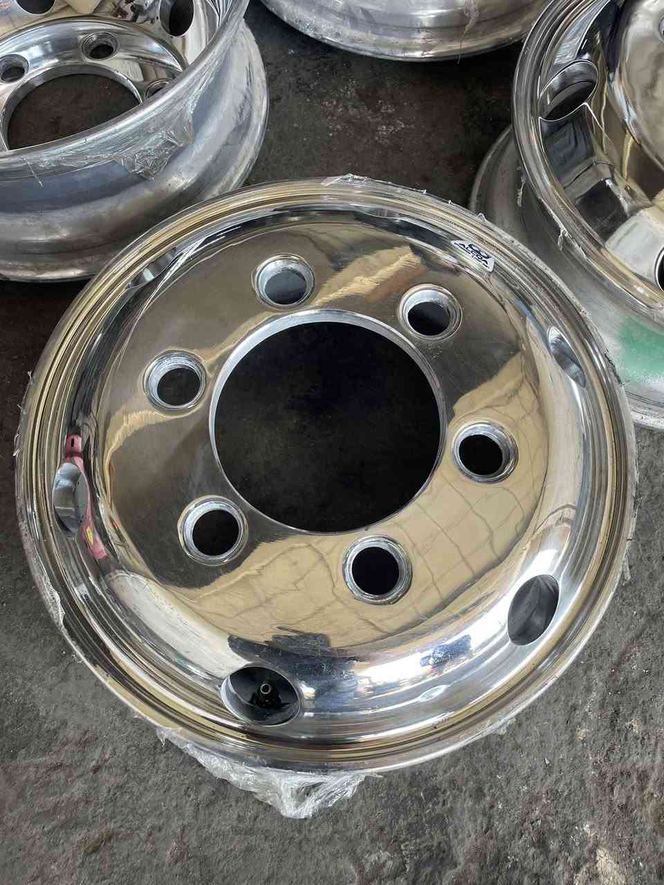 ويل كب ياباني اصلي 17:5 هينو كنتر سعر الزوج 175 الف مكاني مجمع مشن بغداد يوجد توصيل 🚚 #كنتر #هينو
***********
