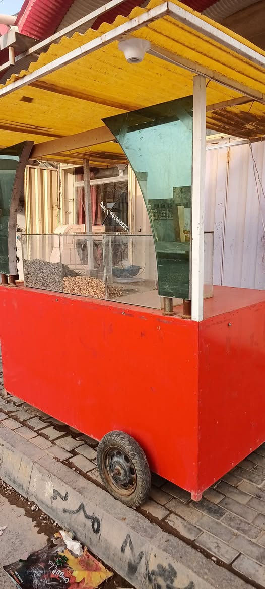 عربانه لبلبي وباكلة العرض مترين والنزال متر بحالة جيدة مع البريمزات السعر 350 وبيهه مجال للشراي 
عرضة الكرزات مامحسويه وياهه اللي يريدهه حسابهه وحده العنوان كربلاء حي الوفاء ‏‪***********‬‏
