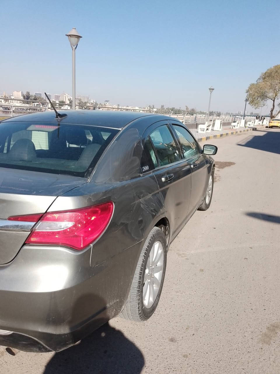 السلام عليكم
للبيع أو مراوس
سي 200  وارد امريكي حادثه كلش خفيف بدون دواخل موديل 2013 فول عدا البصمه والفتحه 
سياره نضيفه وجديده 
كير مكينه جديده منضمومه تبريد جديده 
صبغ حزام بدون حادث بدون معجون اثر جراد السياره جانت متروكه وصار بيها جراد 
مكان السياره بغداد الاعضميه 
السعر 80 بيه مجال شي بسيط 
الاتصال ***********
