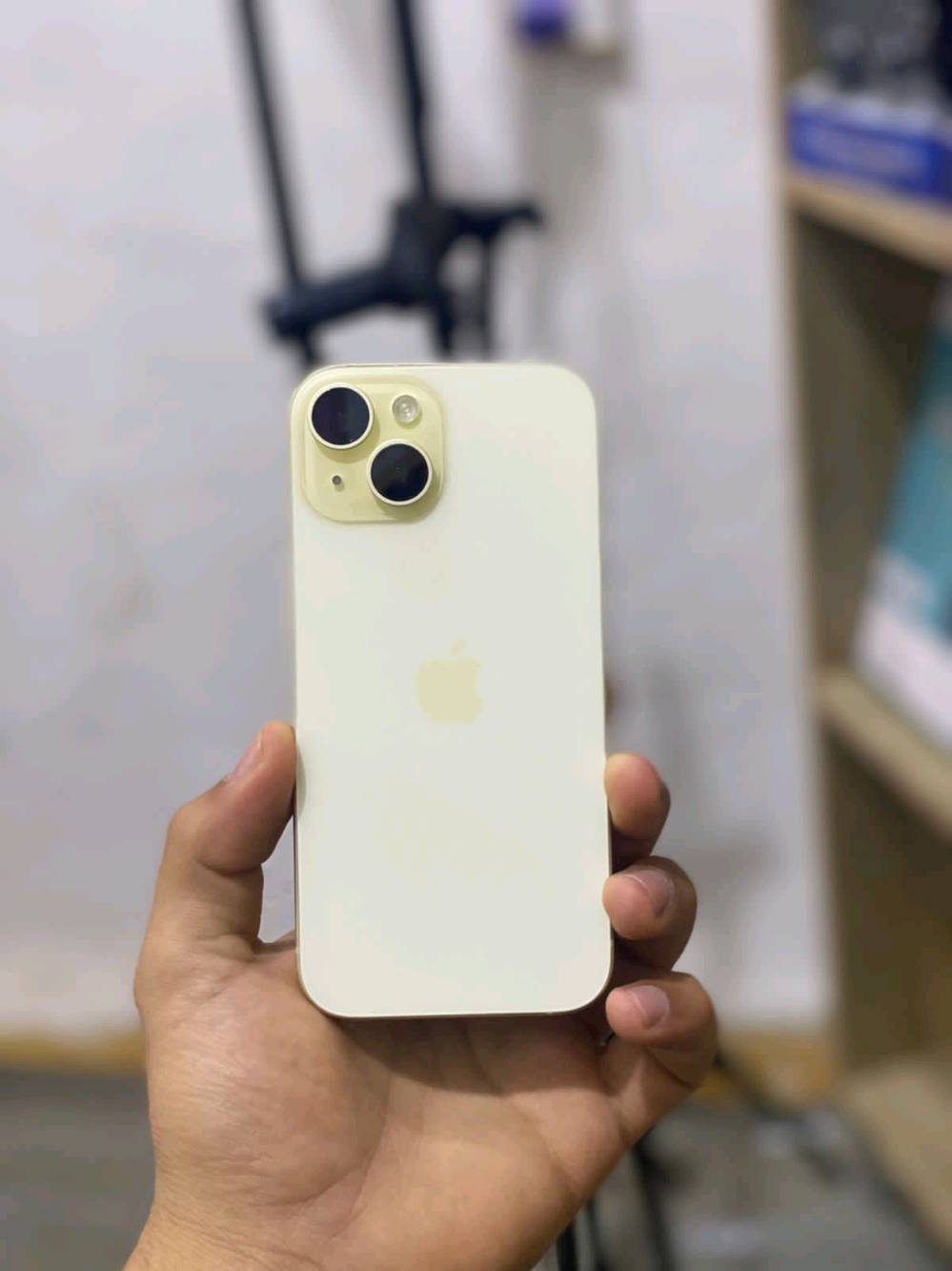 ايفون 15 
ذاكرة 128 لون مميز بطارية 88 

شنو عنوان البيع واين مكان وجود الجهاز؟: 
الديوانية /البدير 