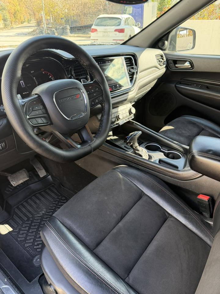 رقم السيارة : دهوك
موقع السيارة : السليمانيه 
موديل السيآرة: 2021 
المسافة المقطوعة: 86000ميل  
اعلئ فئة ب RT 
اللون سمنتي 
السياره كلين صار بيها چكه خفيفه بطارف البنيد وتبدل والچاملغ صفحه السايق بي كارت فقط 
مغلفه ppf
دورنكو ( R/T الوحش ) فئه ( tow and go) 
تحويل او وكاله بشرط 
فول 1/1 مواصفات V8 HEMI 
      بدون فتحه 
 لكزوز اصلي 
دبلات صفر
دسكات برمبو
بصمه بلادي
كت اس ار تي
بجم ليد زينون
رادار امامي 
شاشات خلفية 
حساسات امامي + خلفي
مانع تصادم
اوتو ستوب
 تحديد مسار
قياده ذاتيه
تحكمات ستيرن
اوامر صوتيه 
كشنات تدفئه
كشنات  vib منفصل 
كشن كهرباء
كشن جلد+شامو
ستيرن تدفئه
تحكم ستيرن كهرباء
جنطه كهرباء
سستم صوت harman/kardon
نضام اقتصادي ايكو
شفتات ستيرن
نضام سبورت
نضام تراك
دفع رباعي 
انضمة وضعيات قياده
علما ان السياره مضاف الها منضومه غاز تركيه من شركه درايف كلين وبضمان الشركه السليمانيه ،
السع325وبيها مجال 
للاتصال ***********
