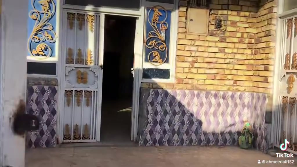 بيت للبيع مساحه 200 بناء حديث مسلح الموقع نزلت الحميز  غرفتين براني مطبخ حمامات داخليه خارجيه  يسعر مناسب جدا للاستفسار مراجعه مكتب الكيان ***********

