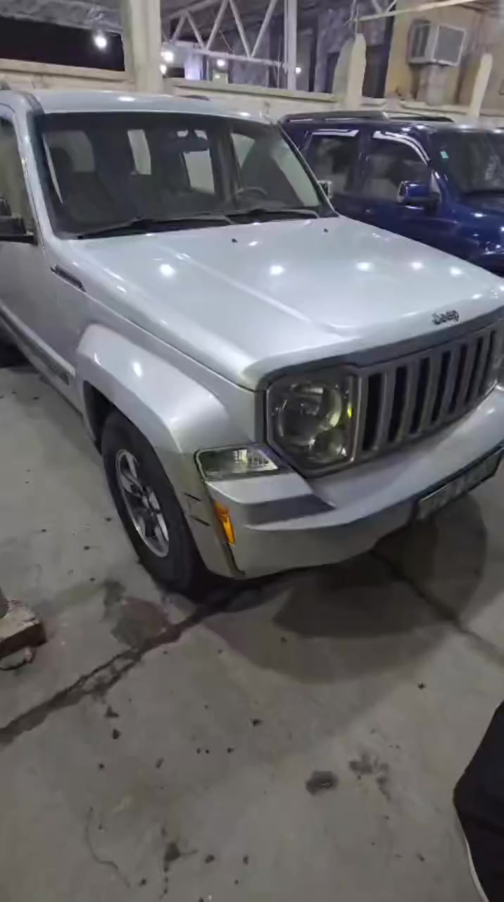 السلام عليكم 
جيب لبرتي موديل 2008 كفاله عامه خليجي فول عده فتحه محرك 6 سلندر داخل مخمل حضن سياره جاهزه مكينه وكير وحداديه جديده تخم تاير رقم اربيل دولي تحويل وكاله حاضر مكان السياره البصره 
السعر 97 وبيها قليل مجال 
***********
