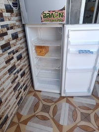 عندي ثلاجه للبيع جديده مستخدمه شهر السعر والعنوان ع رقم07702235031