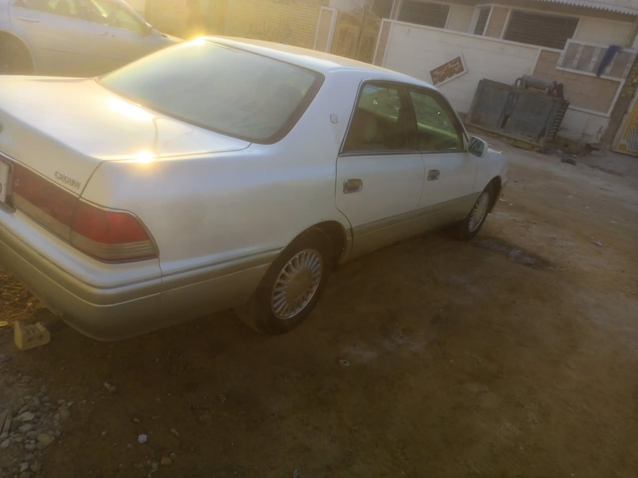 سلام عليكم راس الثور للبيع فقط سياره نضيفه مكينه كير توني شادهن حداديه كله جديد عربانه خلفيه جديده تخم تاير غرفه جديده التبريد عاطل بيها ضربه بل حوض الله شاهد صارف عليها هواي وجاهزه مانقص بيها برغي سياره بسمي مشروع وطني  قبل شهرين حولتها بسمي رقم نكليزي سياره جاهزه مجهزه علمن سياره نقل جثه اكفلك كص وتحويل مكاني بغداد نهايت حي اور *********** للبيع فقط السعر ٧٣ وبيها مجال شي قليل
