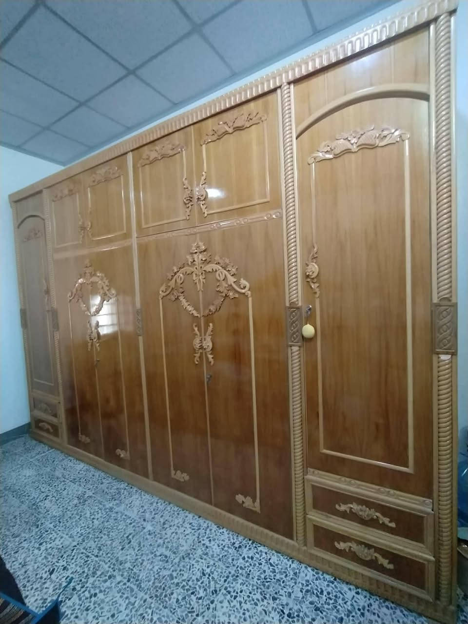 السلام عليكم 
اعادة نشر 
غرفة نوم للبيع جديدة حيل نظيفة مستخدمة سنة 
سعر  البيع { مليون ونص } قابل للتفاوض اذا مهتم ... 
*********** واتساب
