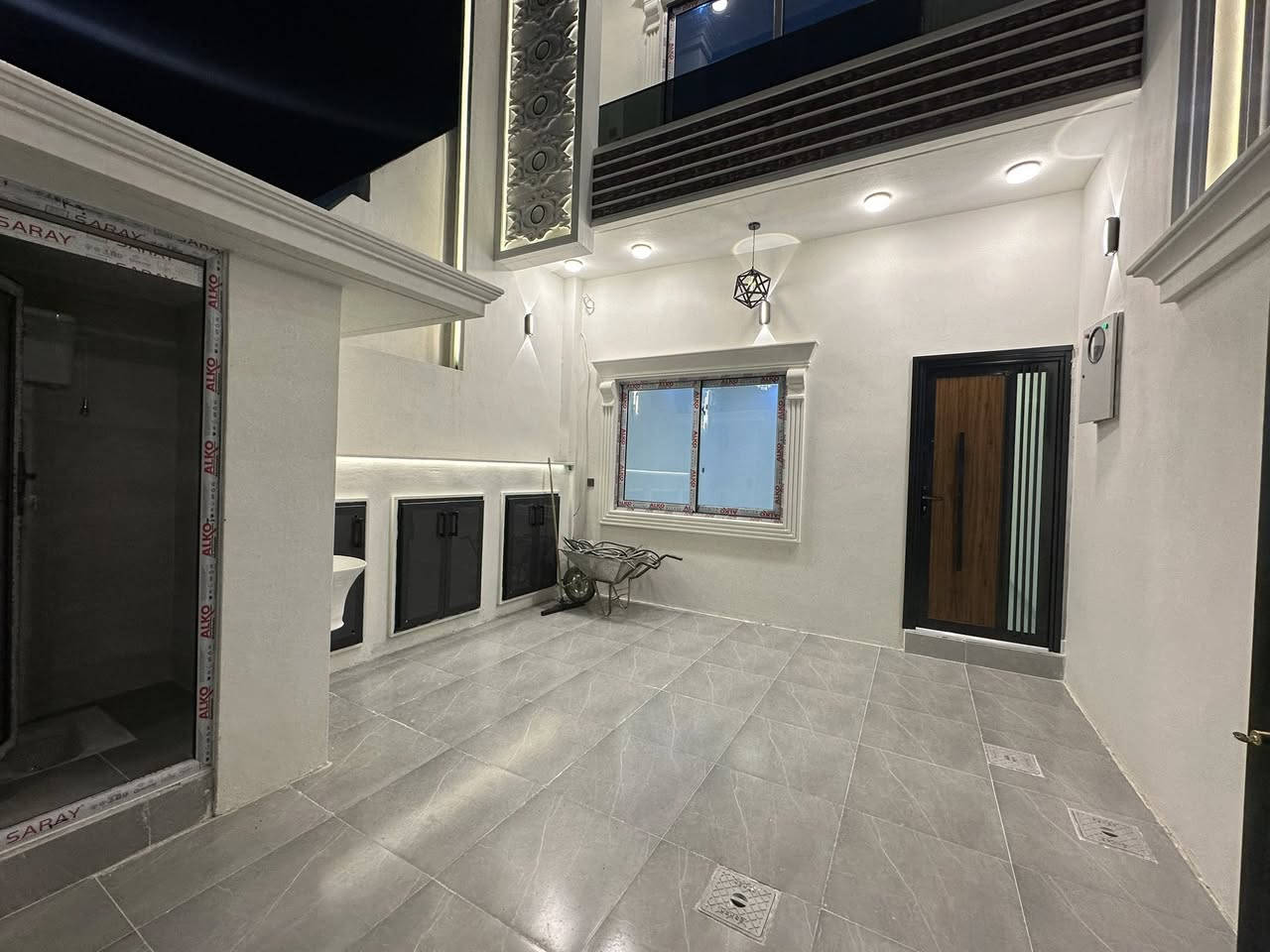 دارين للبيع مساحة الدار الواحد 100 متر طابقين 
طابو ملك صرف مقابيل حديقة في اسرى مفقودين خلف اسواق السعادة 
#علما لدينا عروضات 100 متر طابقين بكثرة في منطقة حي العسكري واسرى مفقودين وقادسية 
واسعار يبدئ من 95 مليون الى 120 مليون 
للاستفسار اكثر 
***********
