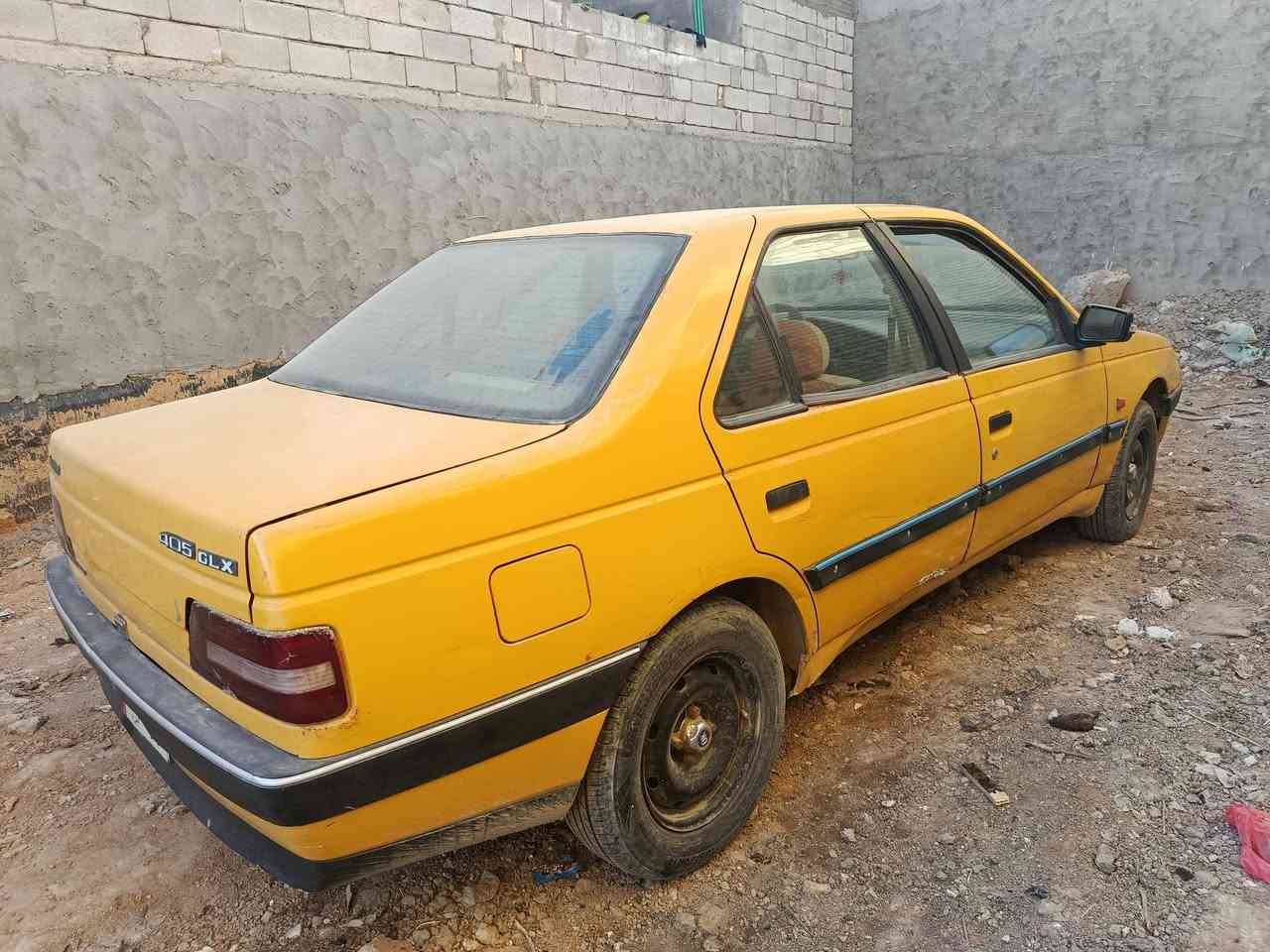 بيجو ٤٠٥ موديل ١٢ مكفوله من الضربه سنويه ساقطه تخم تاير مكينه كير كورلا الكير عاطل السعر ٢٠ وبيه مجال مكان النجف الحيره ***********
