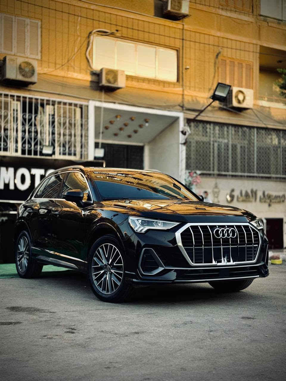 نوع = اودى Q3
موديل = 2023
الفئه = اعلى فئه S line
عداد = 80 الف كم صيانات توكيل 
مرور = القاهرة الجديدة 
رخصه = سنه 
حاله الصاج = فبريكه من الداخل و من الخارج 
التواصل ٠١١٢٠١٧٥٢٤٨
المعاينه مصر الجديده القاهرة, مصر


**إذا كنت صاحب هذا الإعلان وتريد حذفه لأي سبب، رجاءا أرسل رسالة إلى الدعم الفني**