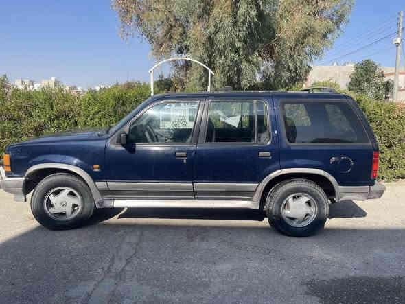 سلام عليكم
فورد اكسبلور للبيع موديل1994 رقم سليمانيه سنويه نافذة 
محرك كير خير من الله تايرات 70بلميه صدرها 80بلميه سيارة حلو وبيهة شلعه تخبل محركه بلاد 6 سلندر صاحبها الشرعي وصاحب الوكاله موجود تريد تحويل تريد وكاله
سعرها 48 وبيهة مجال للشراي ورقمي هذا *********** مكاني كلار/سليمانيه موجود ع الفيس ورجاءً الي مو شراي ليكسر بيها
