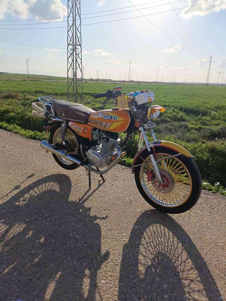 السلام عليكم ماطور للبيع سولنك موديل 2023محرك ما مفتوح ماطور نضيف حيل كله شغال السعر 525 وبي مجال للطيبين استفسار/// ع الرقم ***********
