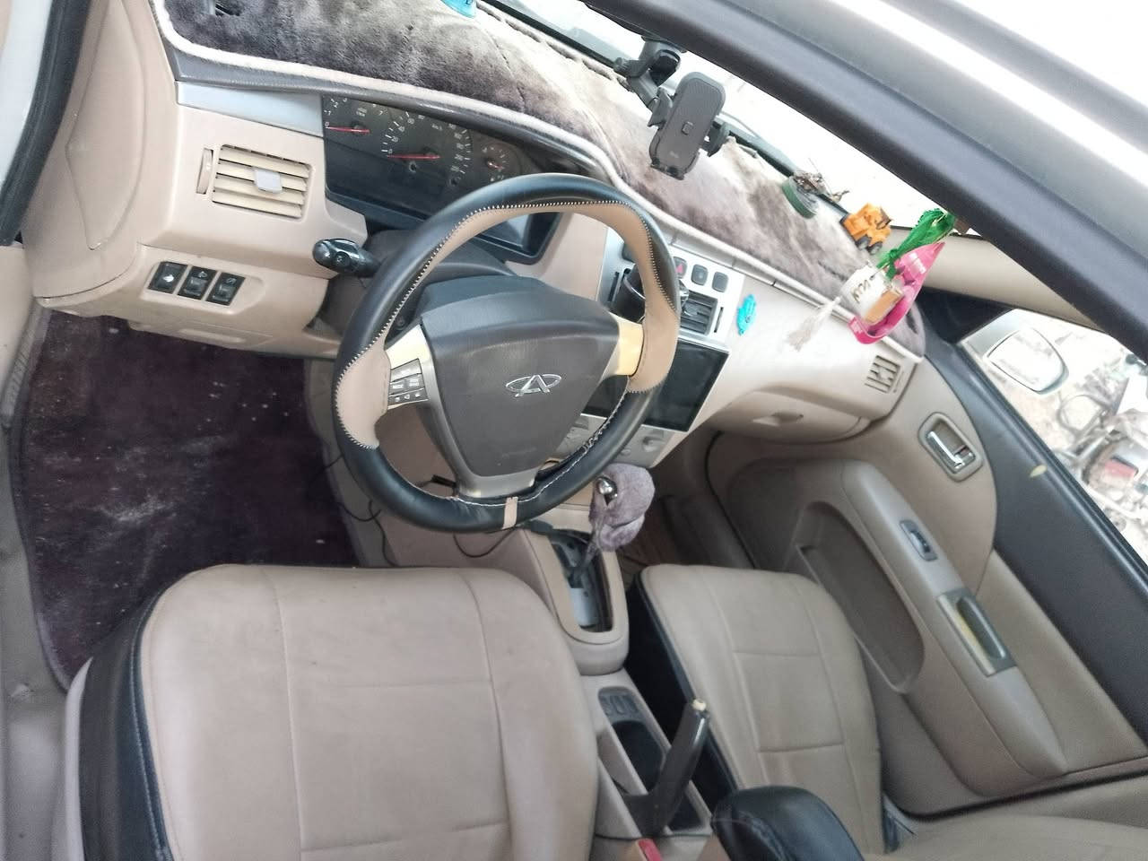 السلام عليكم شيري اي 5 موديل 13 رقم بغداد كير اوتوماتيك سياره جاهزه مكان السياره بغداد سعر 38 ورقه استفسار ***********
