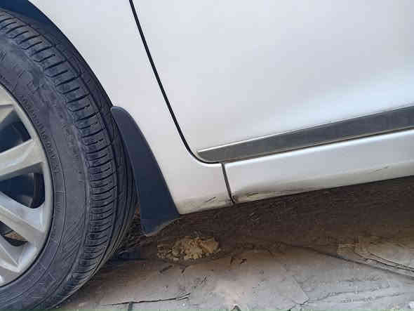 السلام عليكم
النترا ١٥ نضيفه جدا بيهه ملاحضات بسيطه مذكوره بالسونار وموجوده بالصور.. السياره مكفوله من الصبغ والتبديل 
ماشيه ١٧٢ الف
السياره بأسمي تحويل ثاني يوم وكاله ما اسوي تحويل فقط
السياره كلشي بيهه جديد
باتري + فيتبم وفلتر اصليات+ تخم تاير قبل اسبوعين شاده + صدر امامي خلفي + اذاين محرك كله جديد صارلهن اقل الشهر من مبدلهن
السياره على ايد وحده كلش معتني بيهه كل ٣ اشهر ادامه كامله للمحرك
اخوان السياره ربع متصرف عليهه اذا بيهه نقص برغي تاخذهه بلاش

ملاحظة بسيطه... المحرك من هوه وبارد بي صوت راجز خفيف  بس تحمه يكطع اكررر بس تحمه يكطع يعني شغله دقيقه بالزايد يروح الصوت ( شرط الفحص) .. لا تبخير ولا تنقيص ولا اي مشكله بالمحرك ولا الكير ولا الكهربائيات وافحص وين ميعجبك... حجيت ع الراجز لغرض المصداقيه حته لا اتفاشل بعدين وي المشتري  وله هوه هذا الصوت صارله كومه ومابي اي تاثير لان مو مستمر بالمشي بمجرد متحمه السياره يروح و وين متحب روح اسأل وافحص واني بالخدمه

السياره شكد ما اكول عليهه نضيفه وما متعوبه قليل وبالعافيه وبالخير ع الياخذهه 

السعر 128 وبيهه مجال بسيط ان شاء الله
مكاني بغداد التاجيات
***********
