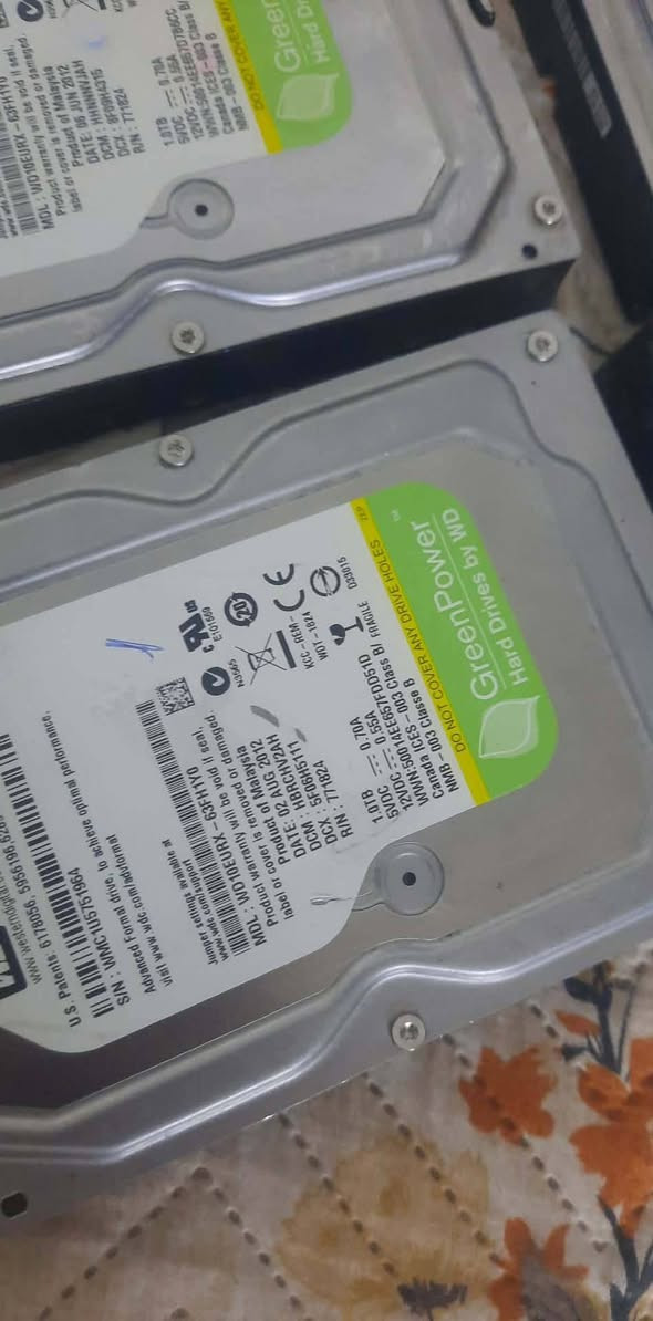 السلام عليكم
هاردات 1t HHD شغالات مابيهن اي أشكال وعالضمان
نضيفات وممتعوبات سعر القطعه ٢٢ جمله ٢٠ 
***********
