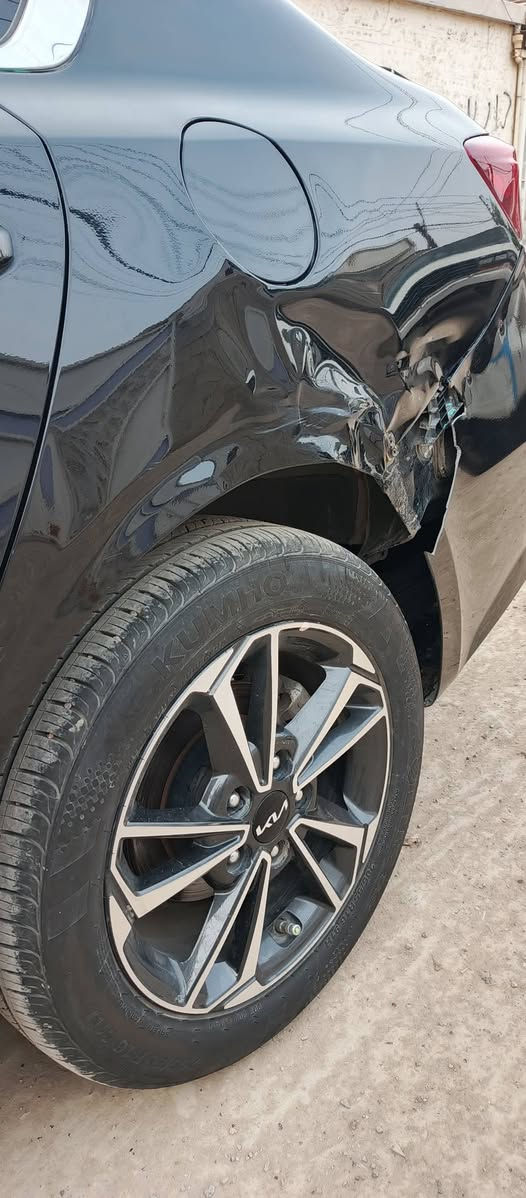 سلام عليكم كيه فورتي  واردكندي ماشيه 41 مواصفات تحكم ستيرن كامره خلفيه دواره اشاير بل مري حساسات توقف ذاتي تحديد مسار قياده ذاتيه رقم بغداد بسمي تحويل مباشر السعر162 الاتصال
 ***********
صور الحادث مرفقه
